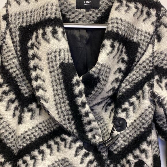 Line the Label Wool Blend Patterned Sweater Coat Black Cream Size - Medium - Picture 4 of 13